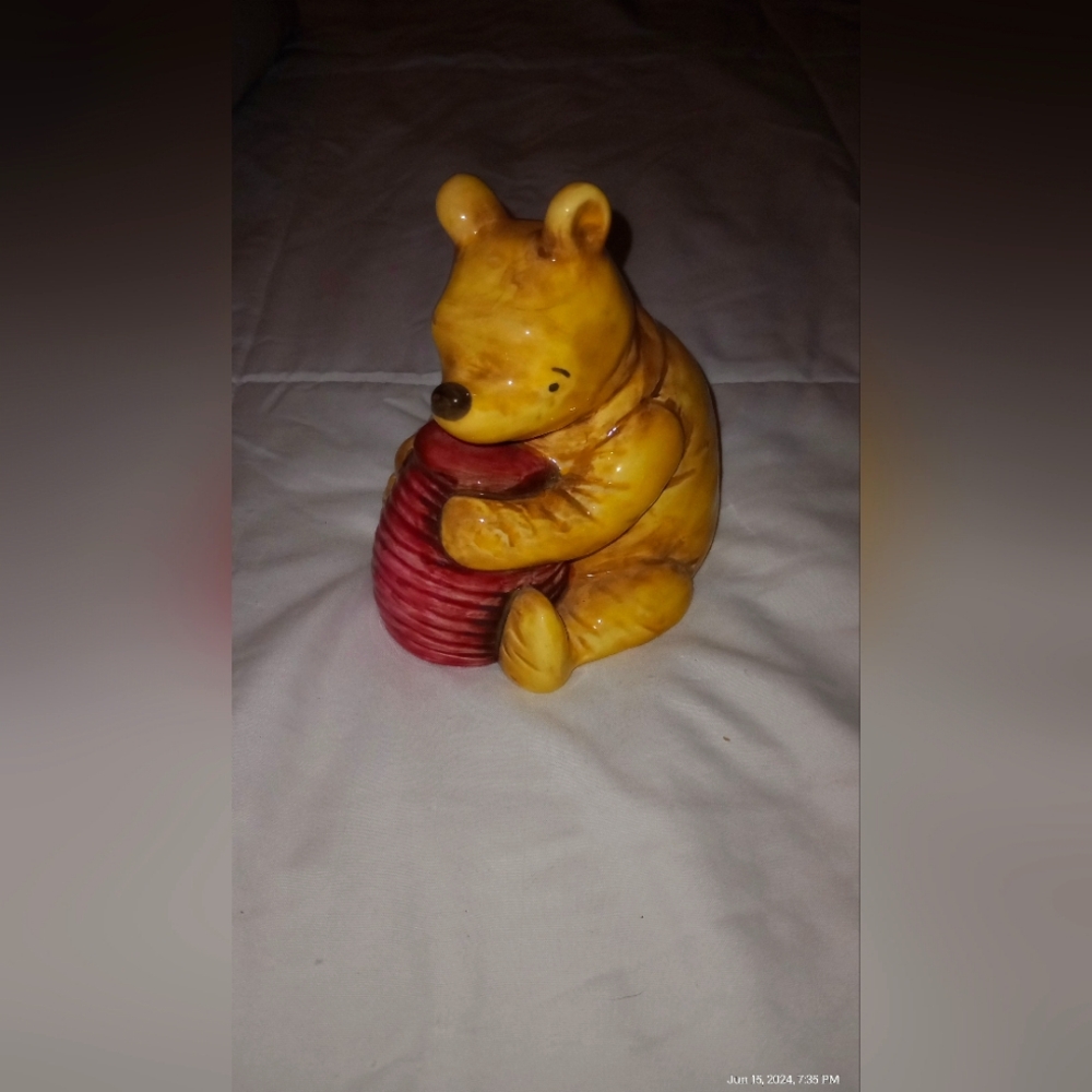 New in the box vintage Winnie the Pooh bank
